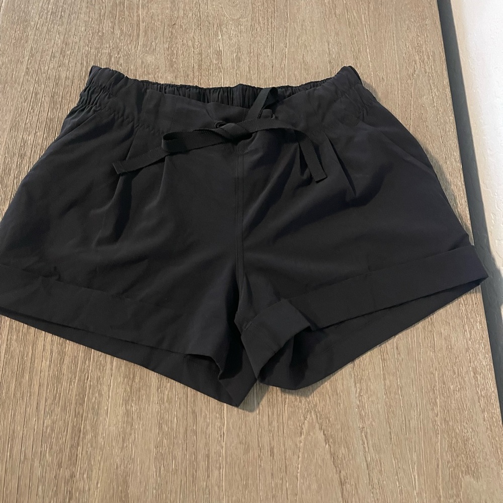 Lululemon size 6 shorts
